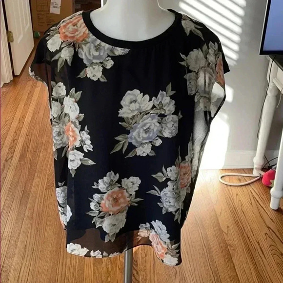 Forevwr 21 Floral Sheer Shortsleeve Top - Picture 1 of 4